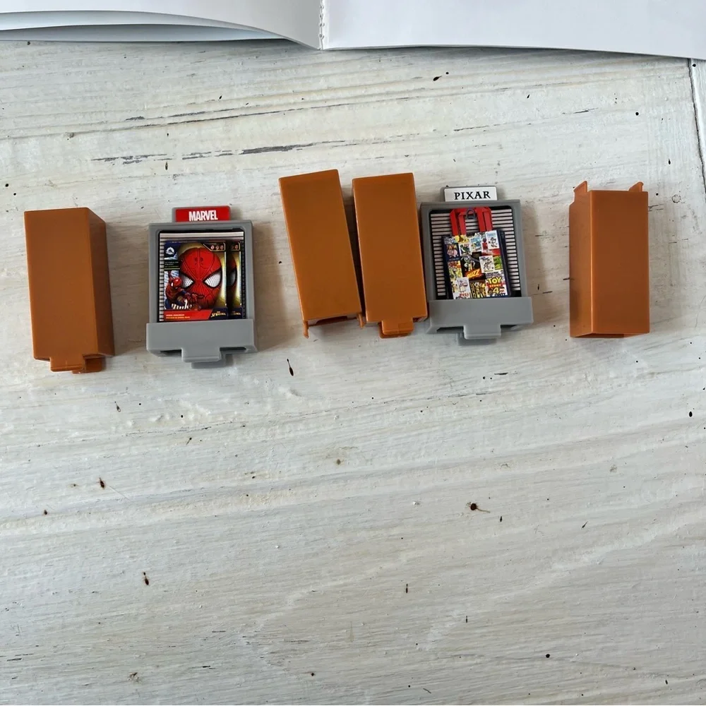 Zuru‎ Mini Brands Mini Disney Store Edition Display Piece Replacement Piece